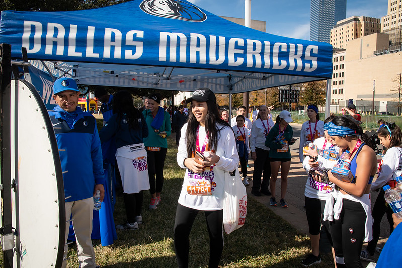 photo of people outdoors at the Dallas YMCA Turkey Trot