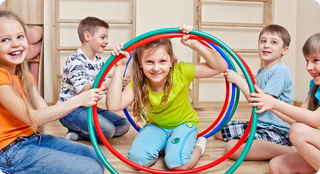 kids-with-hula-hoops-in-gym_640-WEB
